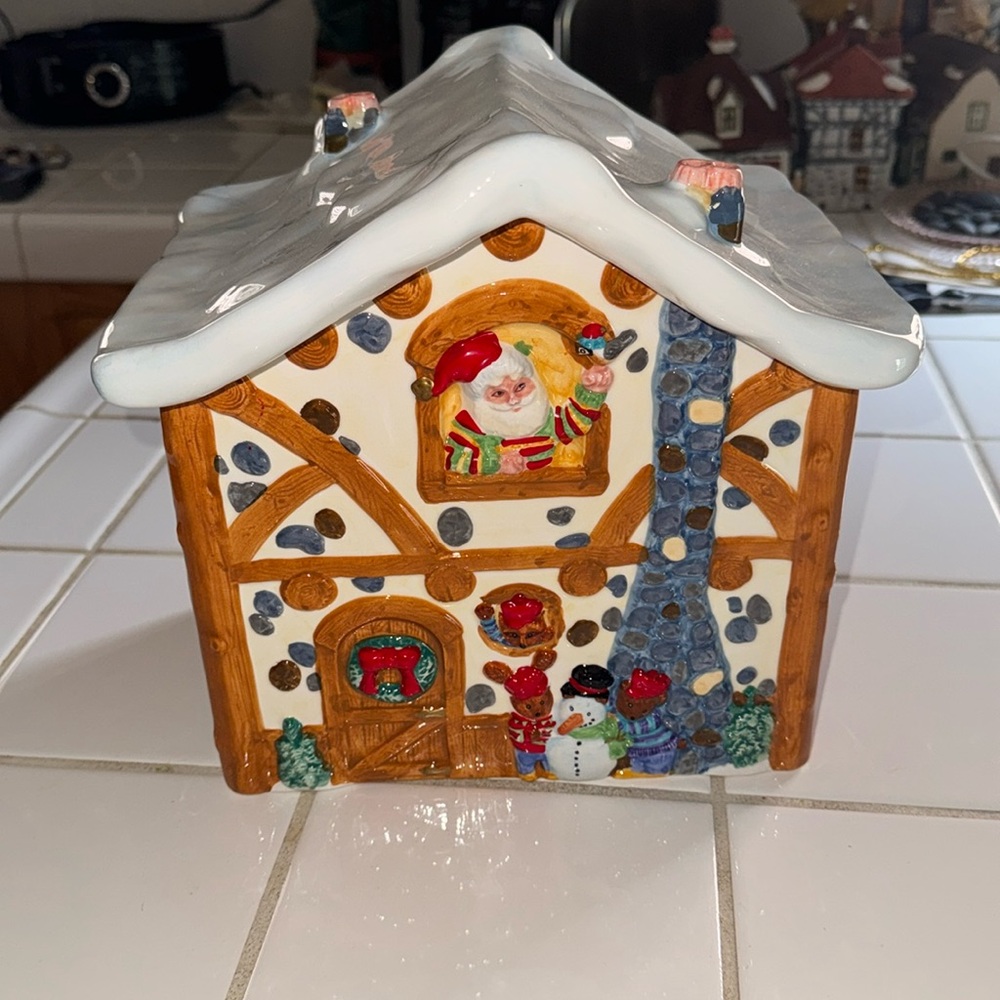🐈‍⬛ Santa’s Chalet Christmas Cookie Jar